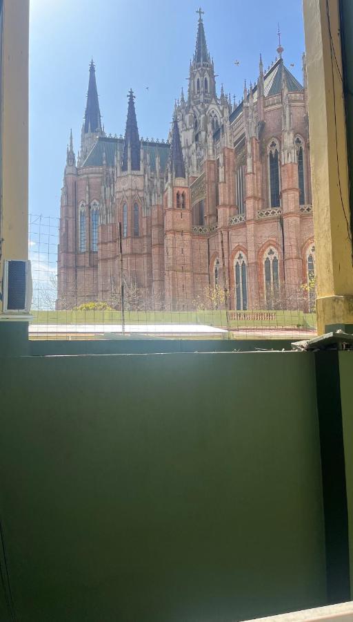 Departamento Temporal Catedral Con Cochera A 100 Metros Para Autos Chicos - Medianos La Plata Exterior photo